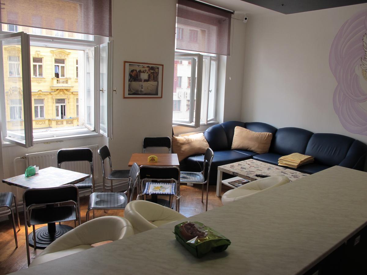 All Seasons Hostel Prague Exterior photo